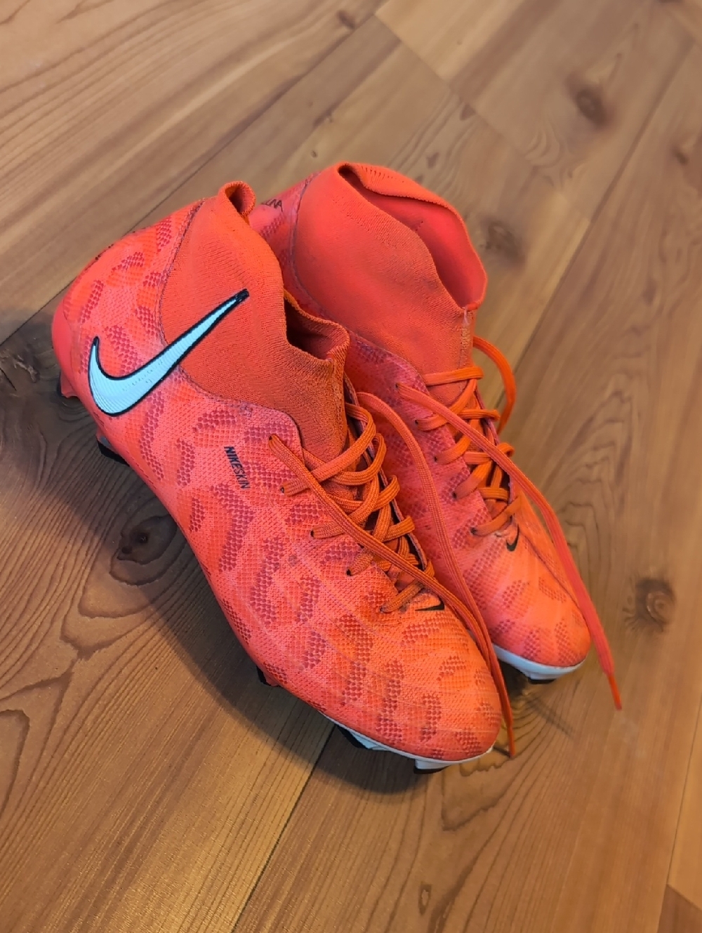 Nike Phantom Luna Soccer Cleats